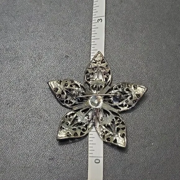 Annaleece by Devries dark silver tone blue flower brooch - Picture 5 of 6